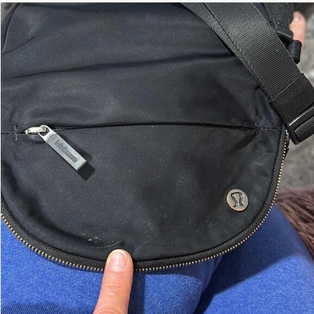 lululemon athletica women’s 2L Black Crossbody Sling Bag